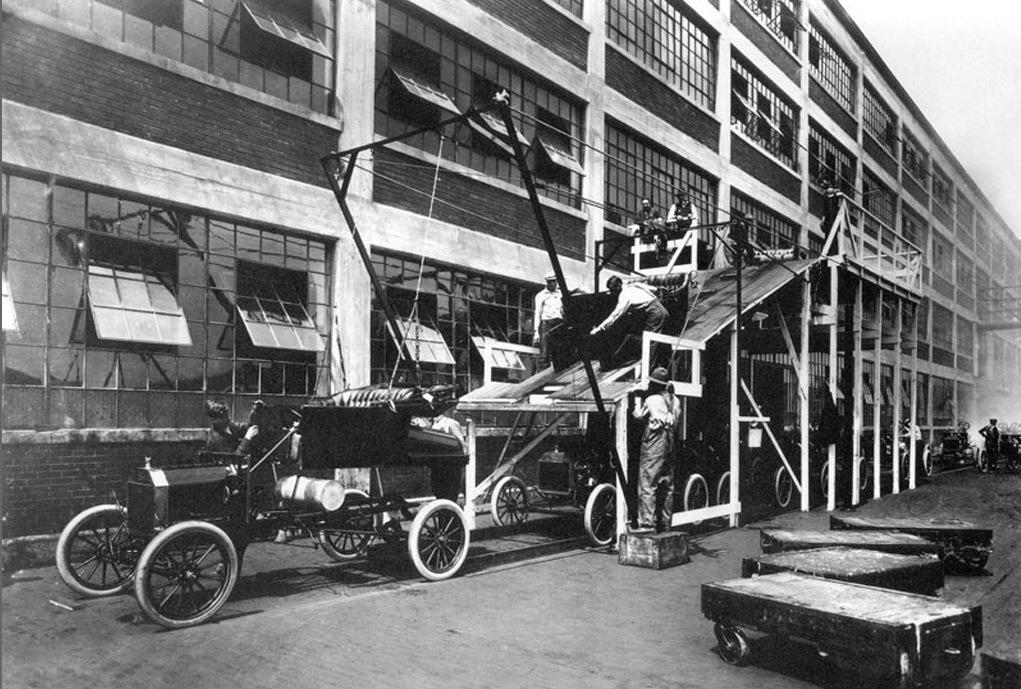 Fliessbandfertigung bei Ford 1913